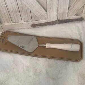 Rae Dunn White Pie Server